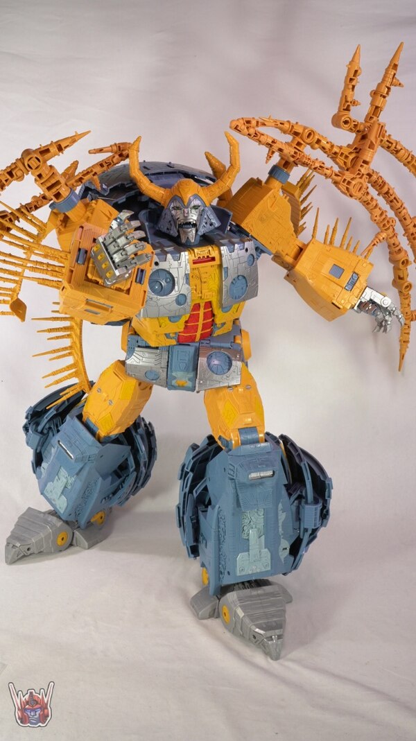 Transformers HasLab War For Cybertron Unicron Review  (49 of 58)